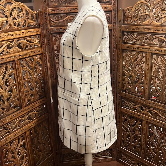 SANCTUARY - Picture 6 of 13